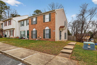 Building Photo - 2710 Red Oak Ln