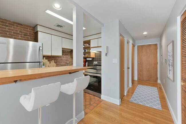 Building Photo - 87 Gainsborough St