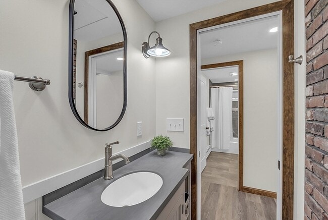 Building Photo - 23 Laurie Ln