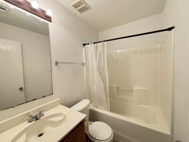 Building Photo - 830 W Colony Dr