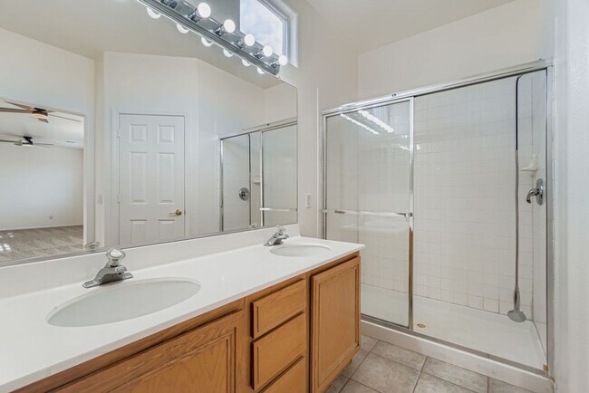 Building Photo - Newly remodeled 3 bedroom Summerlin home!