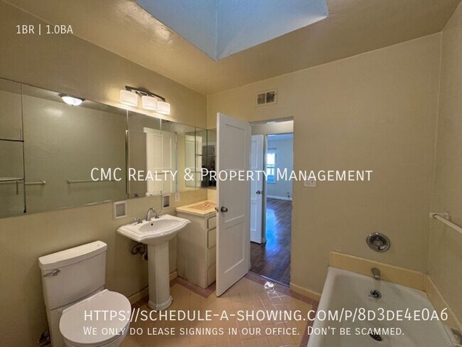 Building Photo - 827 E 4th St