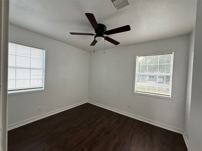 Building Photo - 9433 Rosehaven Dr