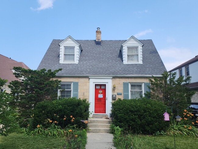 Building Photo - Cute 2 bedroom cape cod