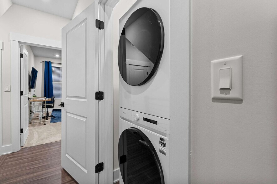 Building Photo - 1442 Hamilton St