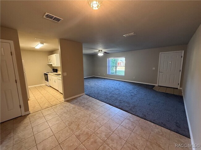 Building Photo - 1151 N Lion Cub Point