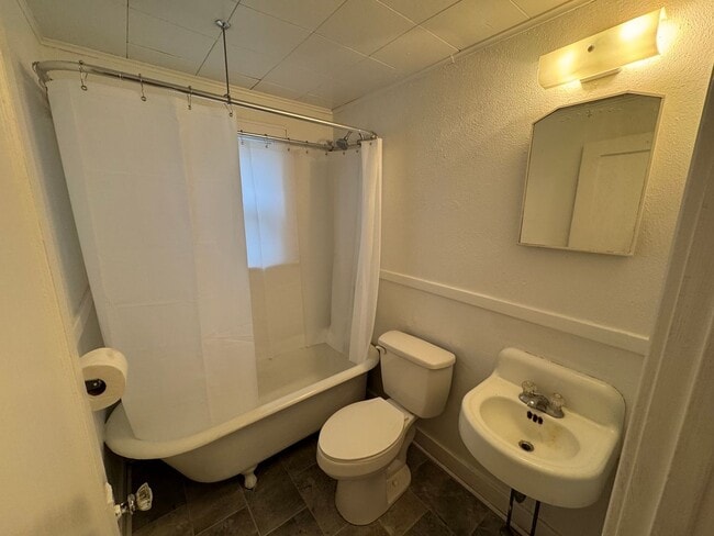 Building Photo - 1116 12th Ave