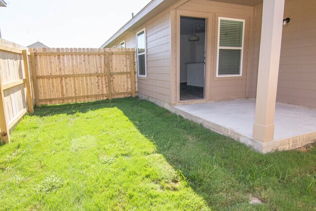 Building Photo - 1105 Marquis Dr