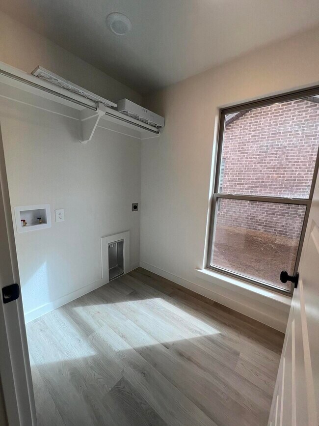 Building Photo - 13815 Gary Ave