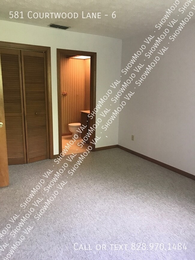 Building Photo - 581 Courtwood Ln