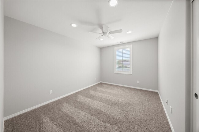 Building Photo - 37749 Fiesta Flower St
