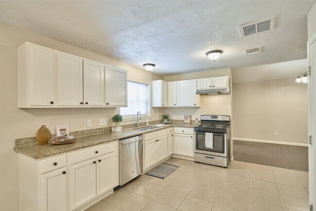 Building Photo - 24411 Pine Canyon Dr