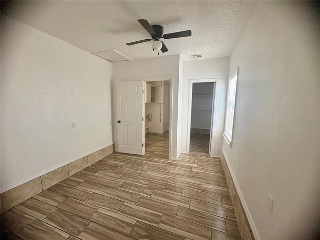 Building Photo - 1228 SW 50th St