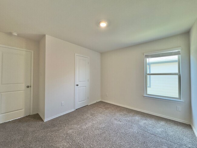 Building Photo - 11333 Pecan Crk Dr
