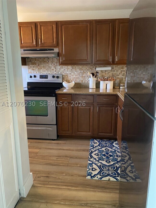 Building Photo - 9420 Poinciana Pl