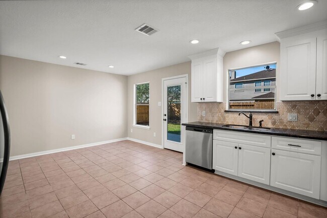 Building Photo - 29515 Legends Line Dr