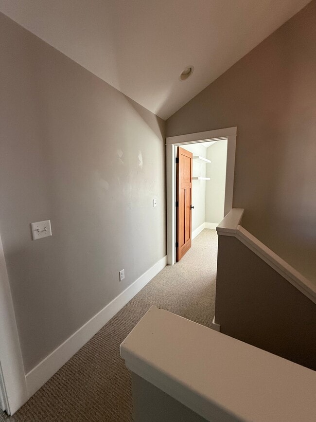 Building Photo - 425 S Yellowstone St