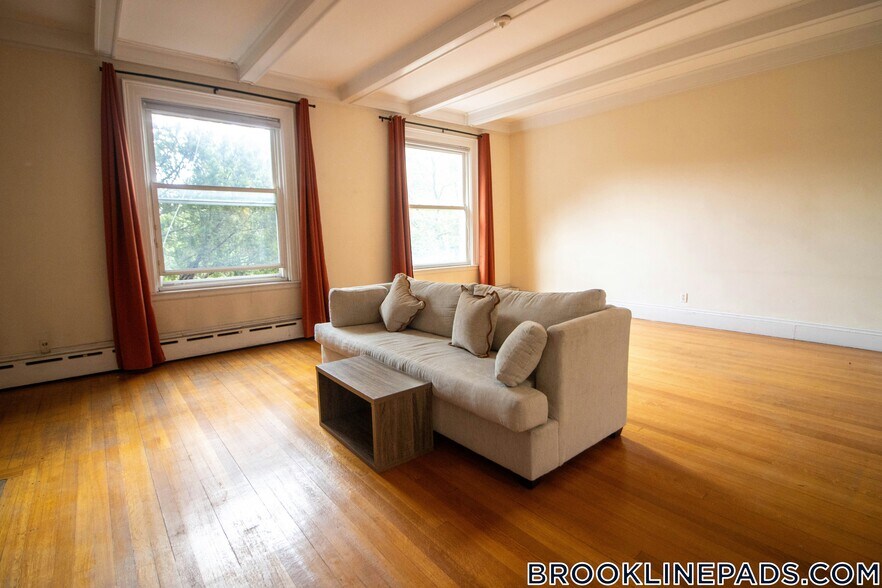 Building Photo - 1712 Beacon St