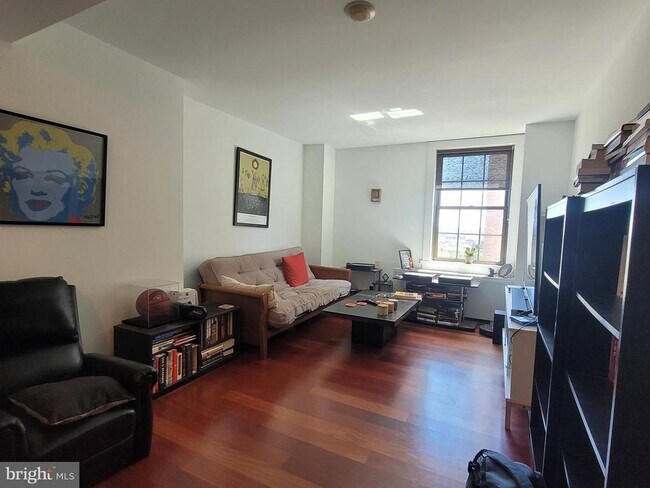 Building Photo - 219 S 18th St