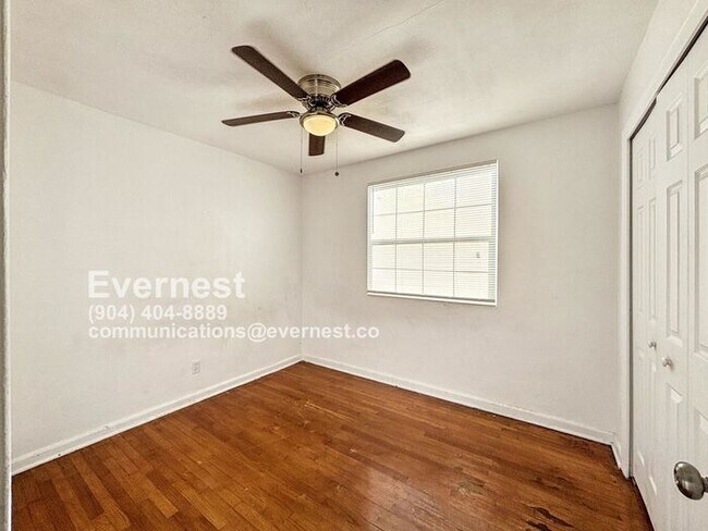 Building Photo - 2527 Blueberry Ln