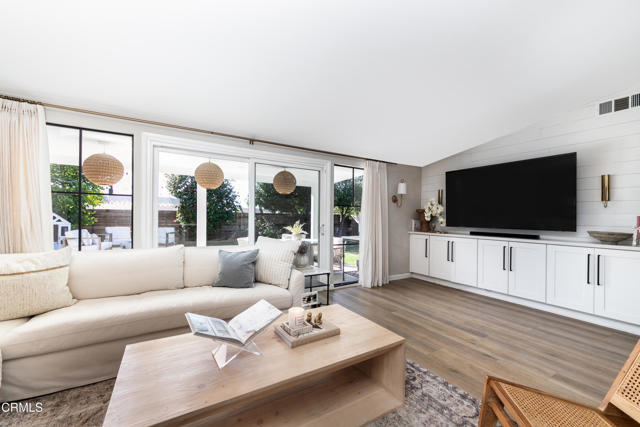 Building Photo - 2960 Royal Oaks Dr