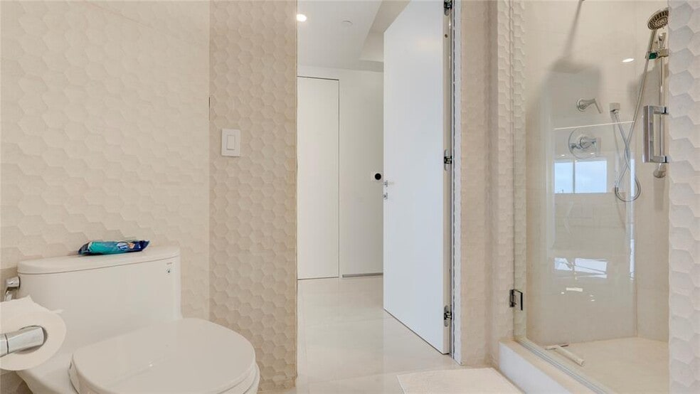 Building Photo - 4240 Galt Ocean Dr