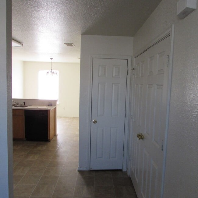 Building Photo - 3308 Hereford Ln