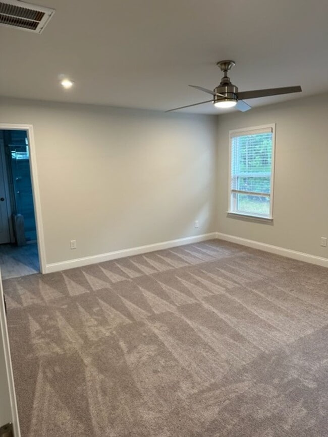 Building Photo - 5 Bedroom / 4 Bathroom House at Malind Bluff