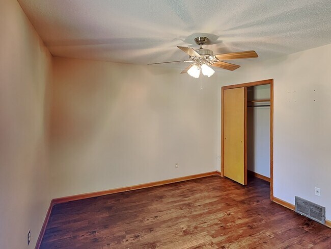 Building Photo - 3328 Shuster Cove