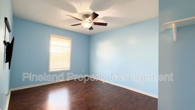 Building Photo - 215 Americana Dr