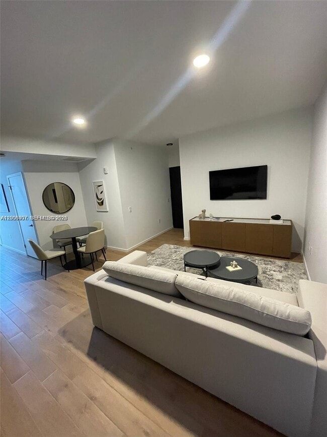 Building Photo - 398 NE 5th St