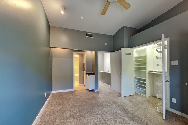 Building Photo - 4241 Buena Vista St