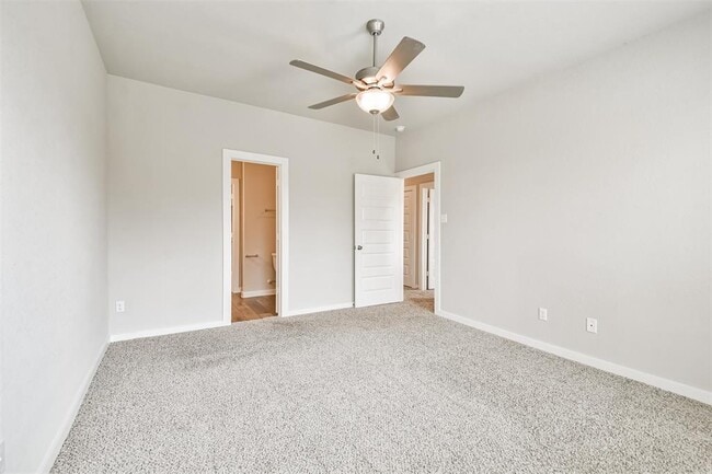 Building Photo - 25129 Pacific Wren Dr