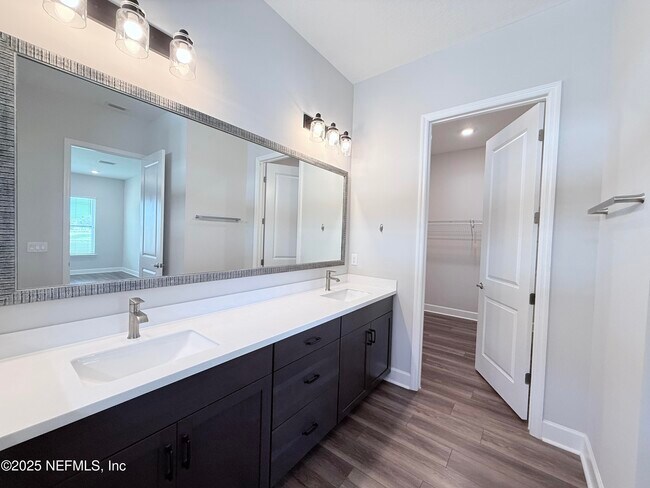 Building Photo - 10682 Aventura Dr