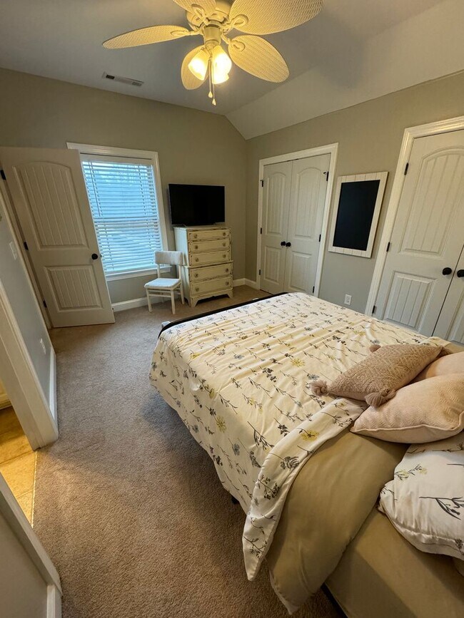 Building Photo - Available Now Charming Resort-Style Home f...