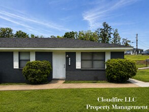 Building Photo - 207 James Cir