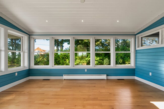 Building Photo - 1 Shoreline Dr