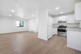 Building Photo - **Special Offer: 50% Off First Month's Ren...