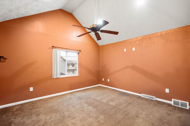 Building Photo - Cozy 1 Bedroom in McKeesport available May...
