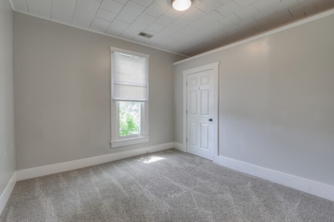 Building Photo - 308 Elm Ave