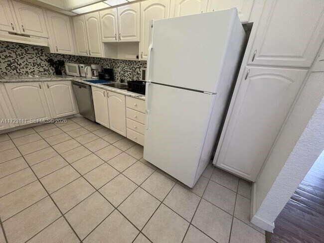 Building Photo - 4001 S Ocean Dr