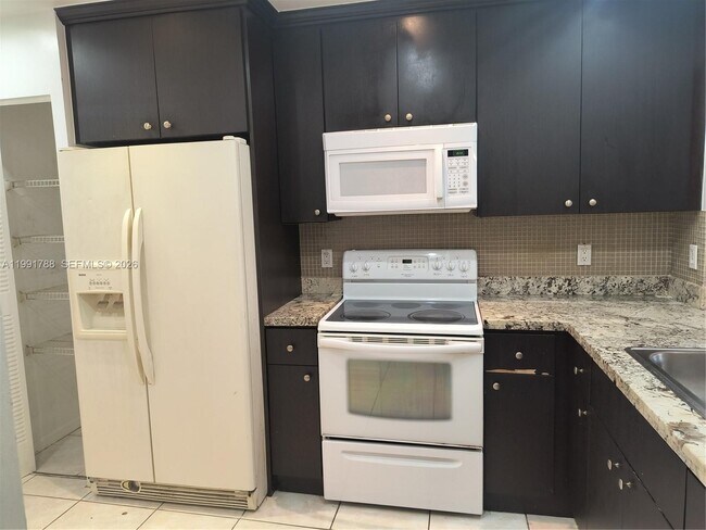 Building Photo - 850 NE 209th Terrace