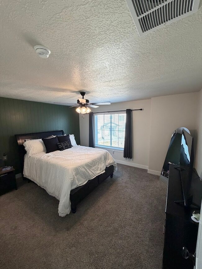 Building Photo - 1162 N 550 W