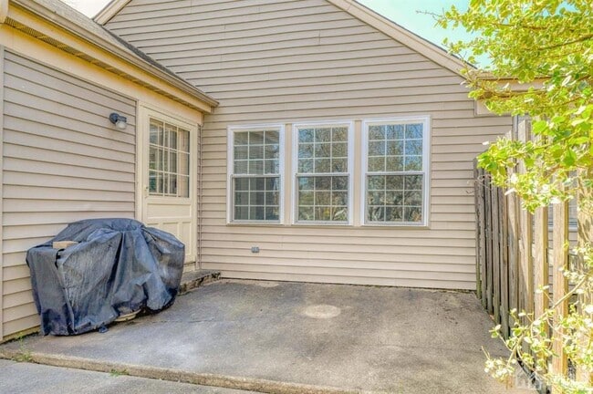 Building Photo - 137 Concordia Cir