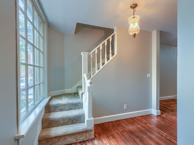 Building Photo - Spacious 3 Bedroom Single Family Home in the Capital District