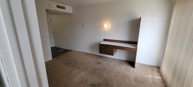 Building Photo - 112 E Cherry St