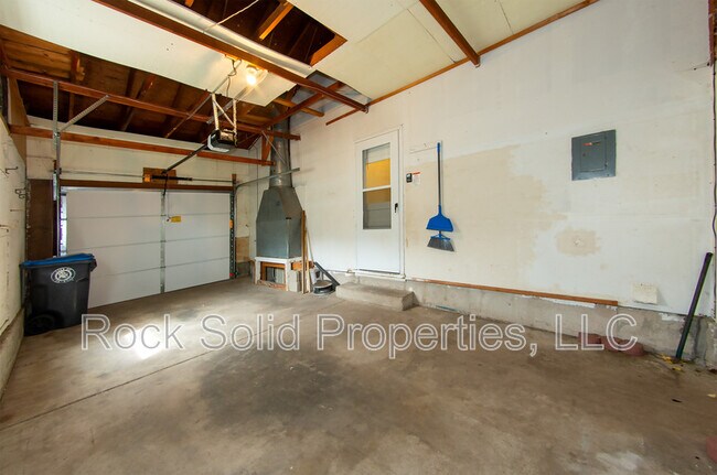 Building Photo - 1031 Madison Ave