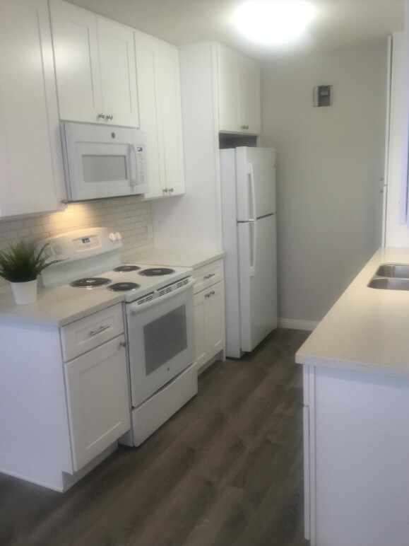 Building Photo - 120 Alamitos Ave