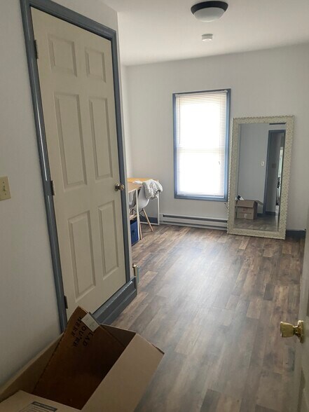 Building Photo - 162-201 E Front St