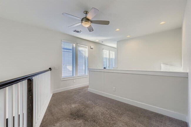 Building Photo - 12518 Red Sparrow St